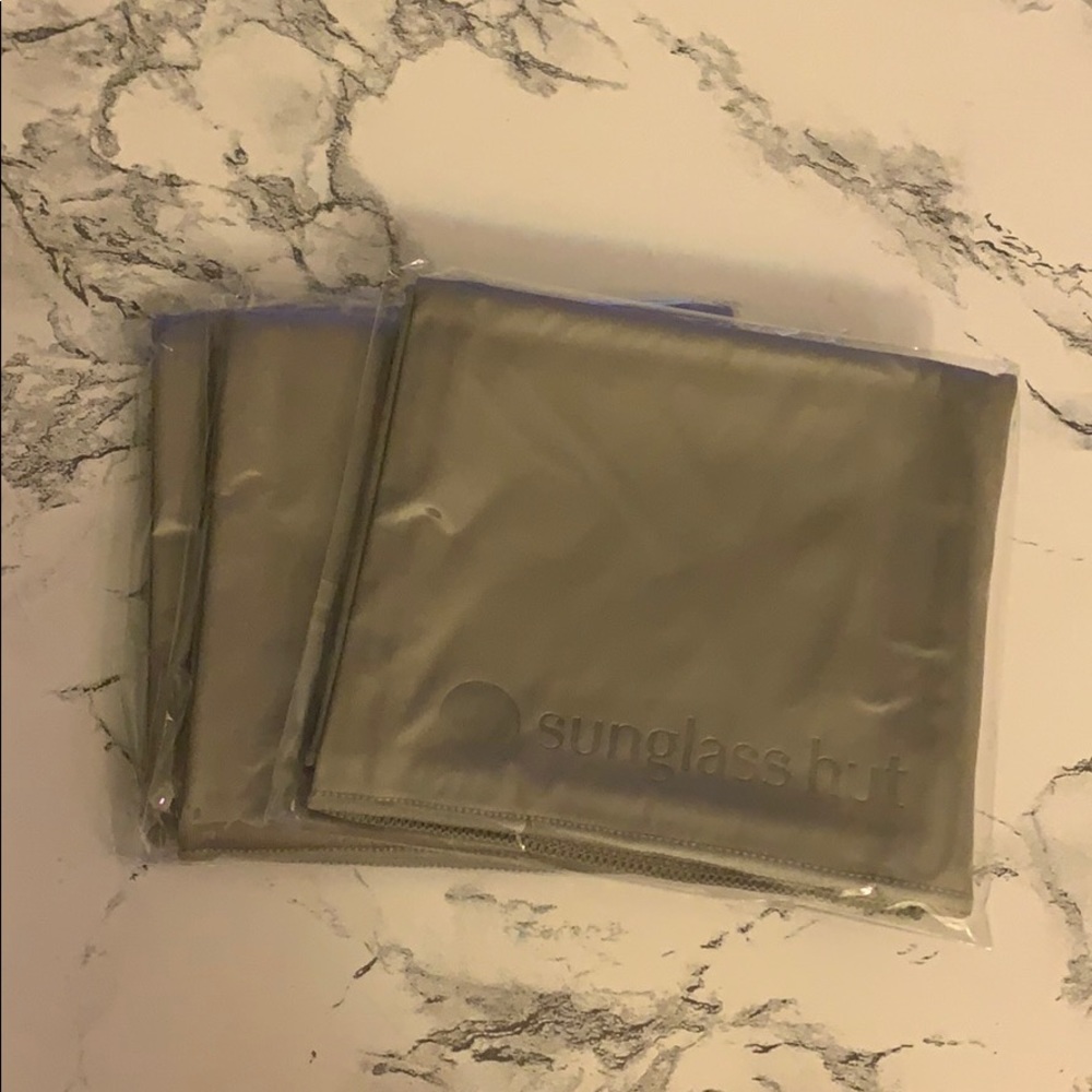 Sunglass hut cleaning cloths